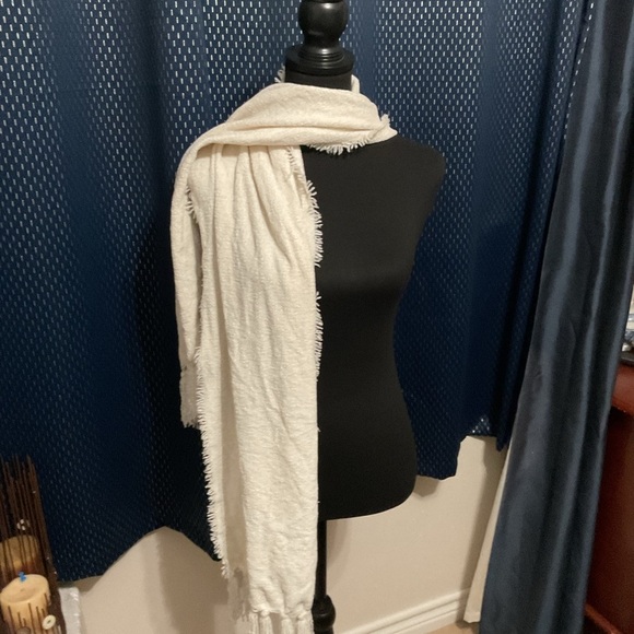 Style & Co. White Feather Soft Fringed Scarf. NWT - Picture 1 of 5
